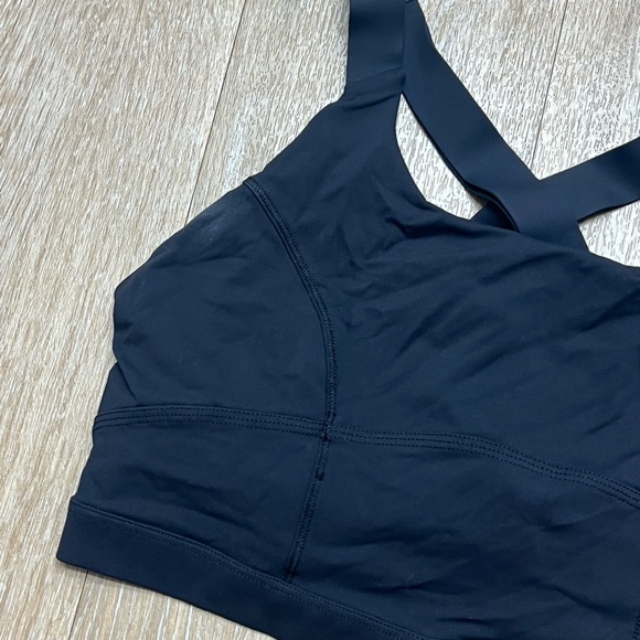 Lululemon - Picture 3 of 3